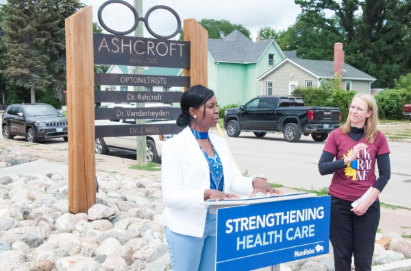 Retinal specialist pilot program lands in Dauphin