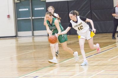 Varsity girls win Clipper Classic