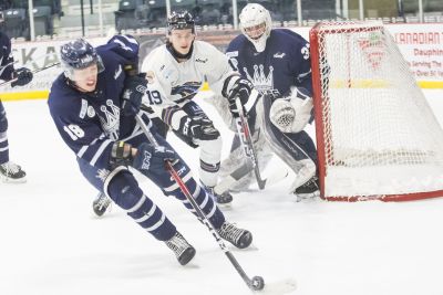 Kings remain in second after weekend split