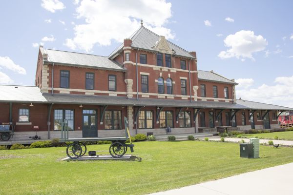 Pilot project offering a warm safe space for railway riders