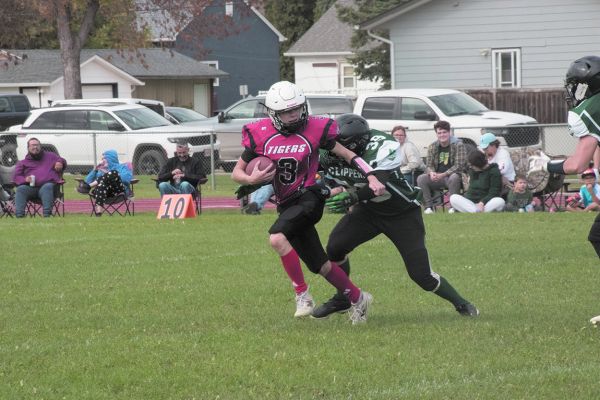 Tigers drop game in Dauphin